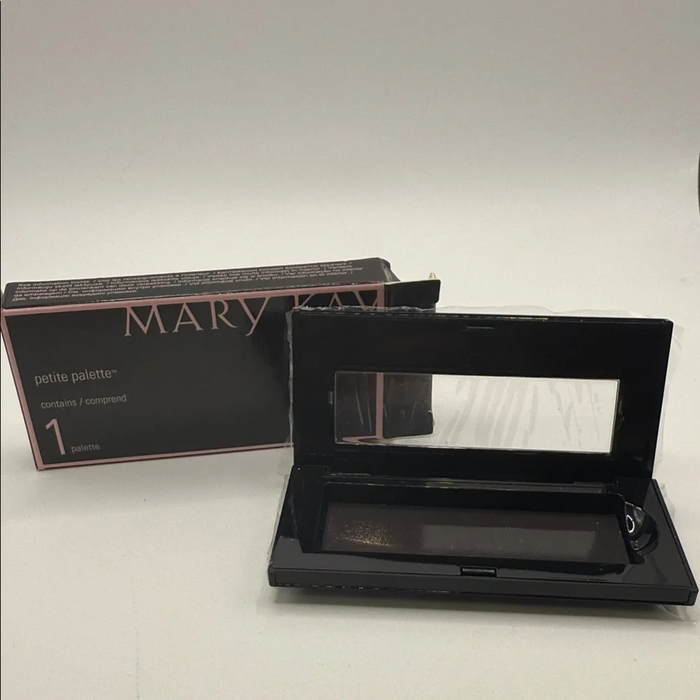 Mary Kay Petite Palette in Sleek Black-empty
